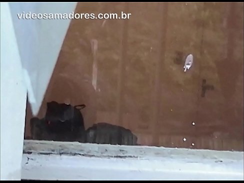 ❤️ 饥渴的男人看着他的女朋友和另一个人在一起，在不打扰这对夫妇的情况下录制了一个性交视频 ❤ Russian porn