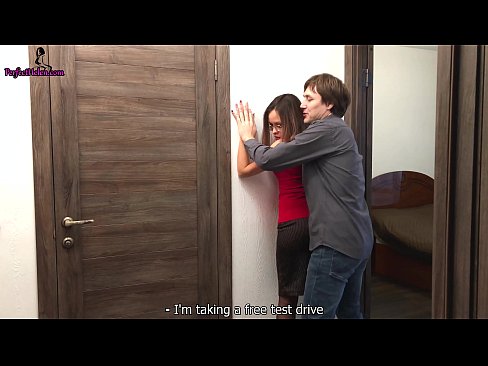 ❤️ 性感的房地产经纪人在出售她的公寓时性感地撸起了她的阴部并进行性交 - Krempai ❤ Russian porn