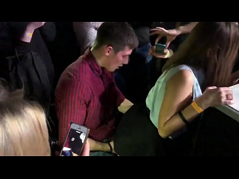 ❤️ 俄罗斯夜总会里的真实性爱 18岁的俄罗斯女孩在夜总会的肛门和阴道性交 ❤ Russian porn